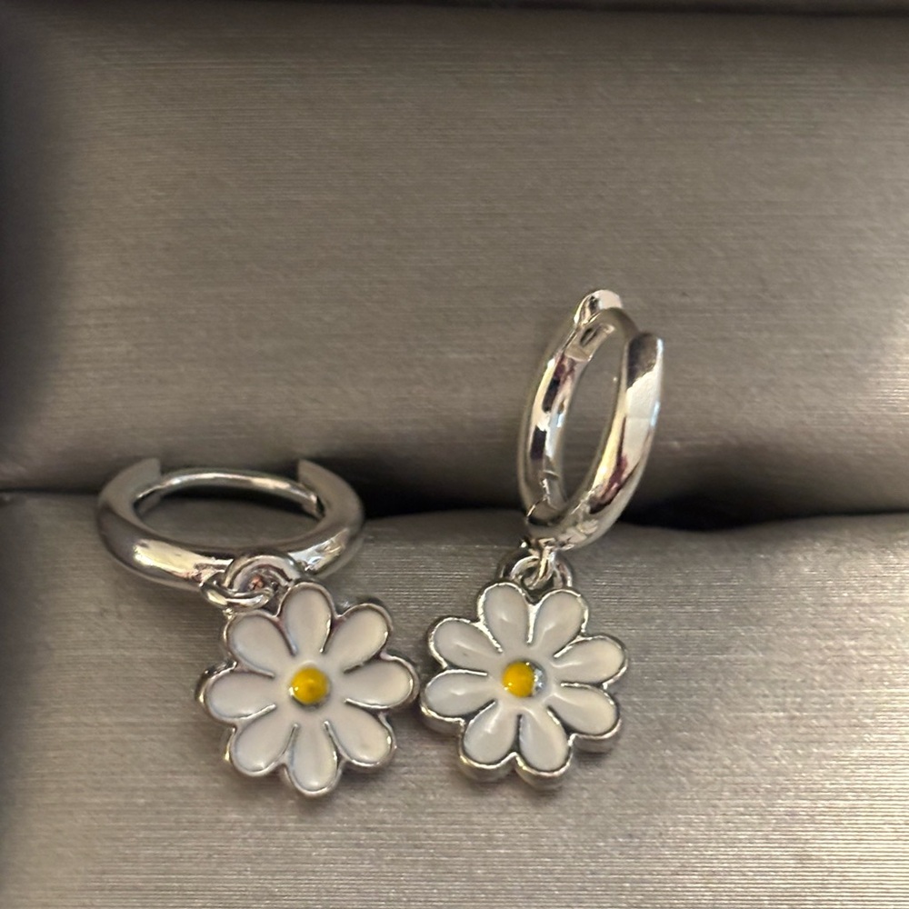 MWOT: Silver Daisy Hoop Earrings